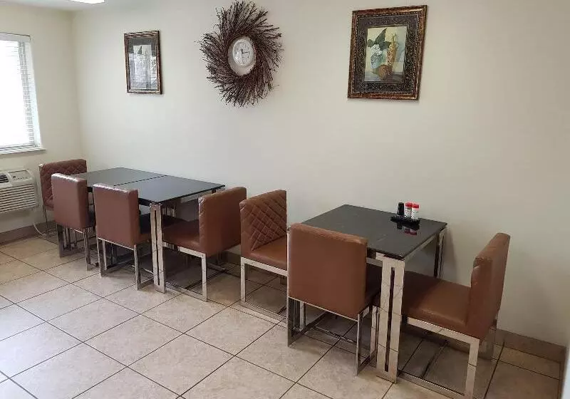 Split Mountain Motel