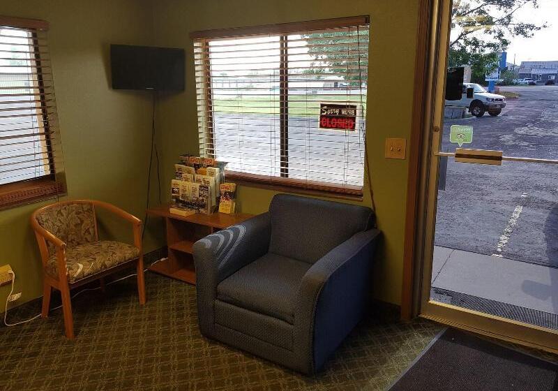 Split Mountain Motel