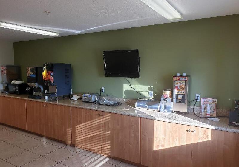 Split Mountain Motel