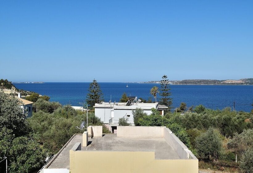 Tzivras Villa & Apartments