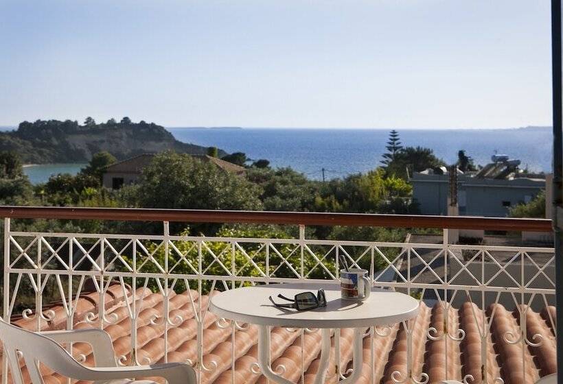 Tzivras Villa & Apartments