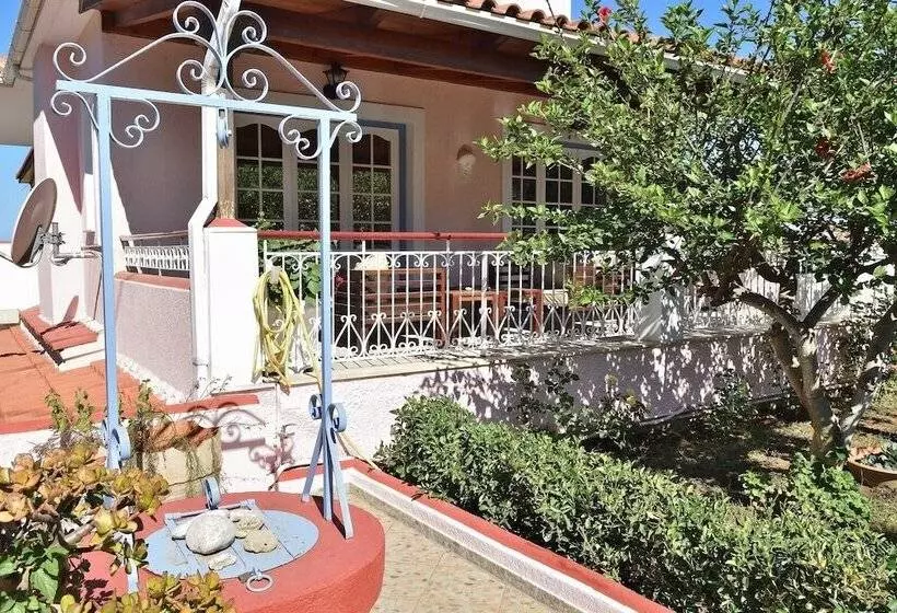 Tzivras Villa & Apartments