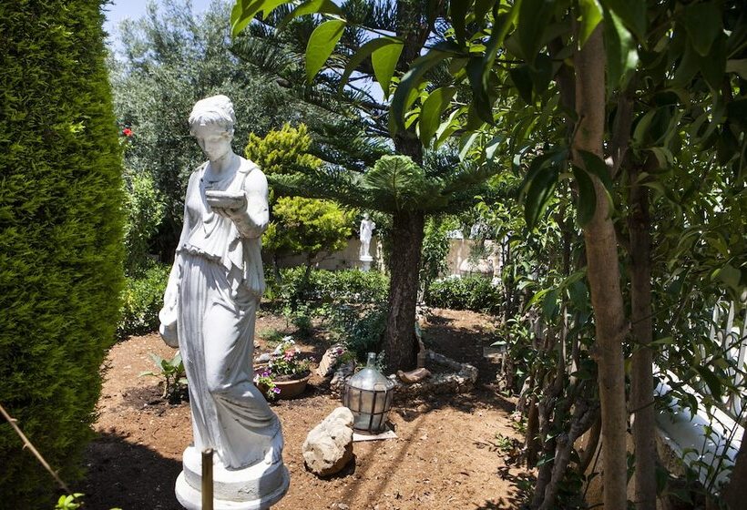 Tzivras Villa & Apartments