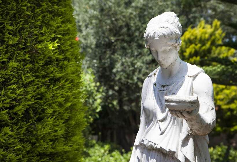 Tzivras Villa & Apartments