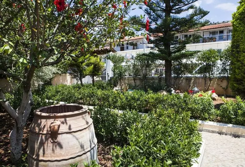 Tzivras Villa & Apartments