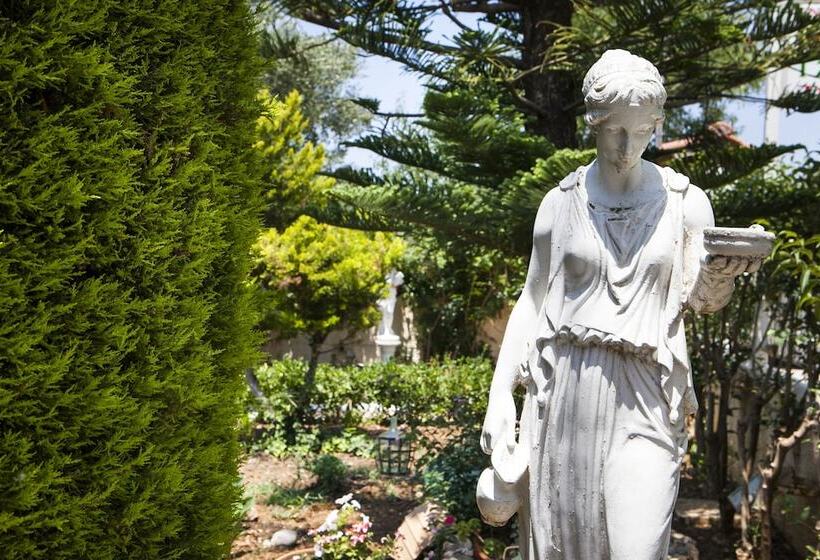 Tzivras Villa & Apartments