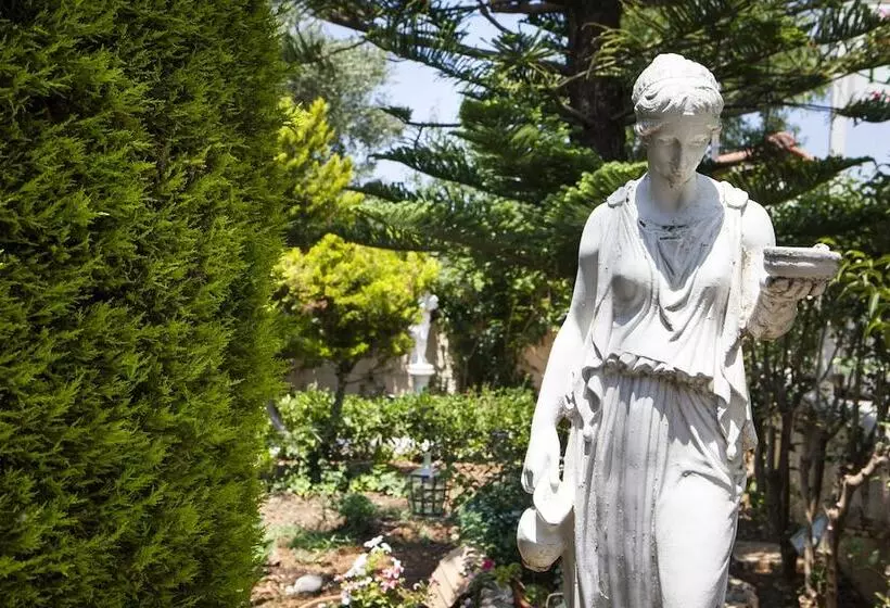 Tzivras Villa & Apartments