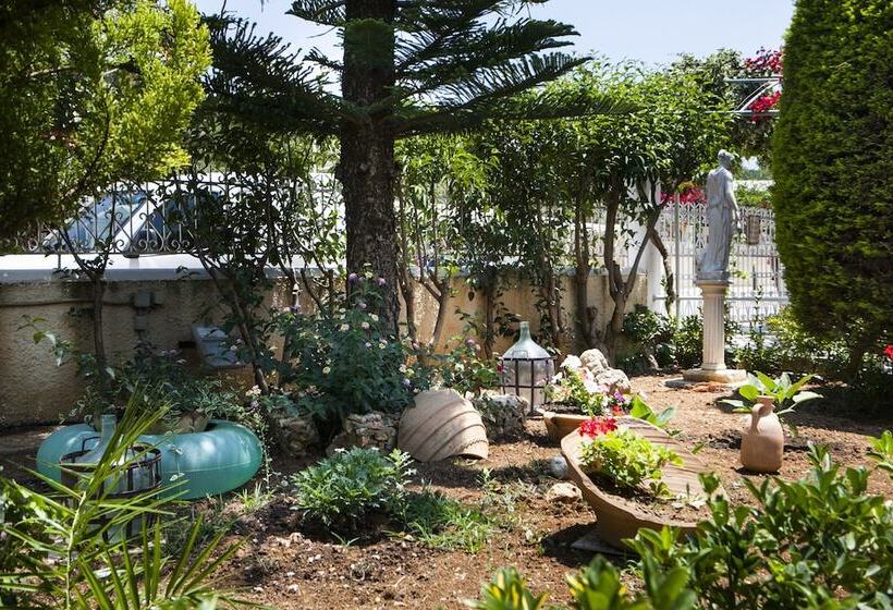 Tzivras Villa & Apartments