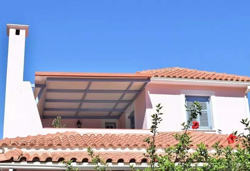 Tzivras Villa & Apartments