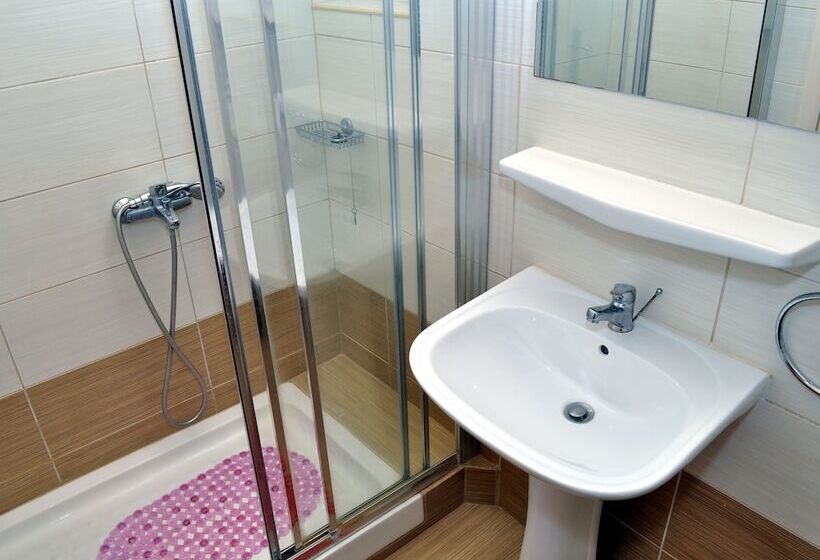 Tzivras Villa & Apartments