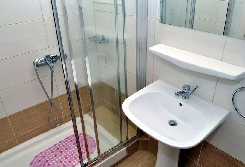 Tzivras Villa & Apartments