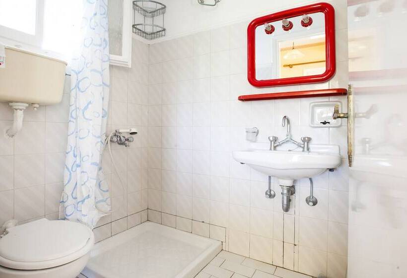 Tzivras Villa & Apartments