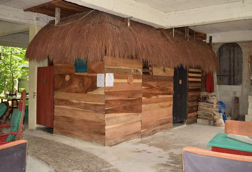 Camping Hostal El árbol De La Vida Hostel