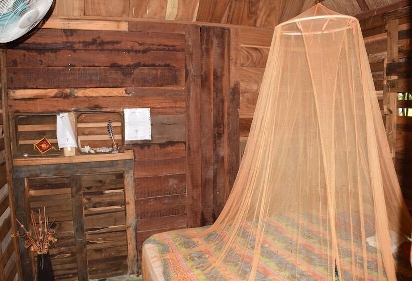 Camping Hostal El árbol De La Vida Hostel