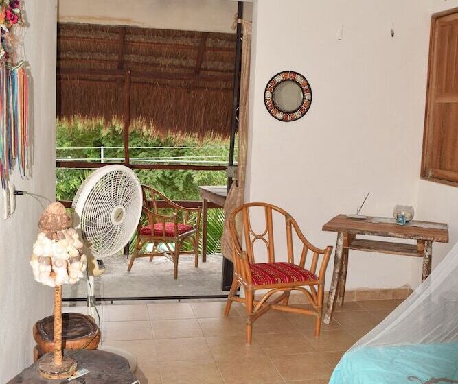 Camping Hostal El árbol De La Vida Hostel