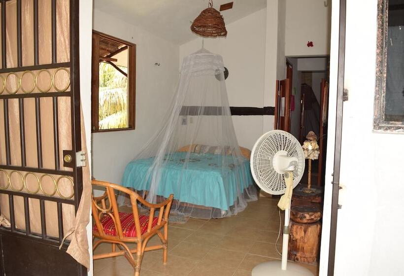 Camping Hostal El árbol De La Vida Hostel