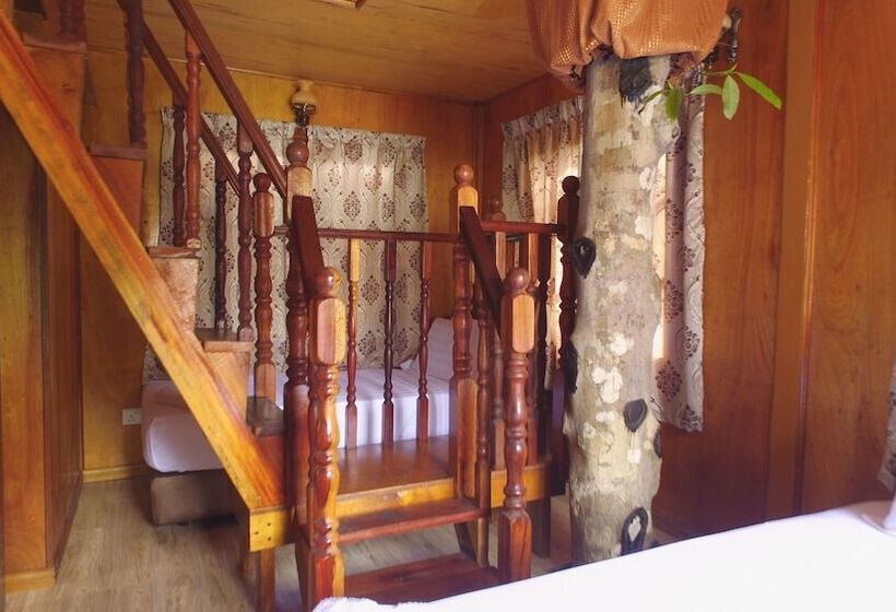 هتل Borneo Tree House