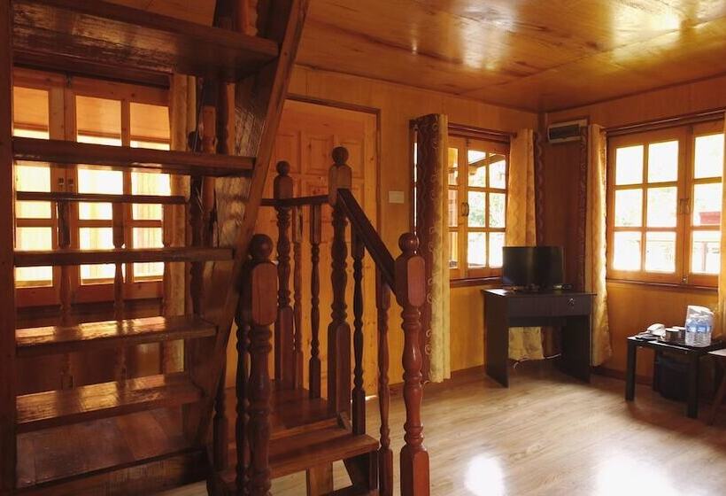 هتل Borneo Tree House