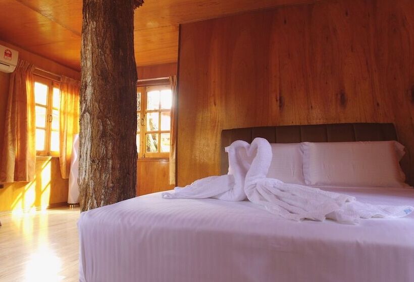 هتل Borneo Tree House