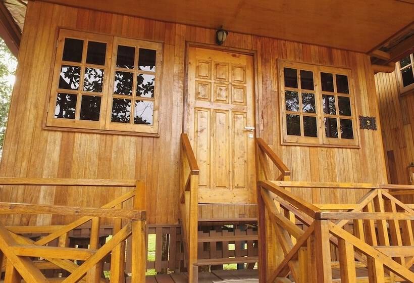 هتل Borneo Tree House