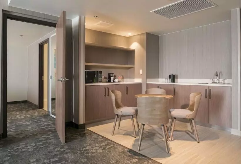 هتل Courtyard By Marriott Ciudad Juarez