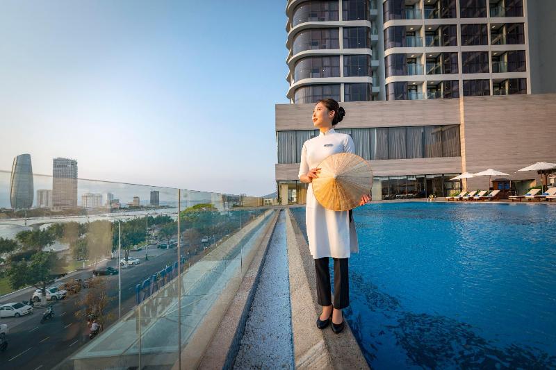 هتل Melia Vinpearl Danang Riverfront