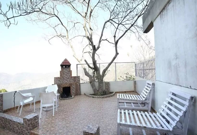 ホテル Oyo 12170 Home Luxury Rooms Rustic Villa Kasauli