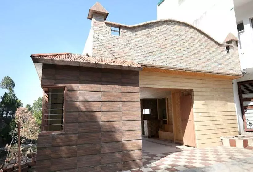 ホテル Oyo 12170 Home Luxury Rooms Rustic Villa Kasauli