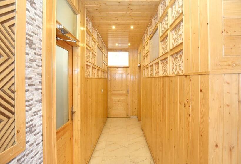 호텔 Oyo 12170 Home Luxury Rooms Rustic Villa Kasauli