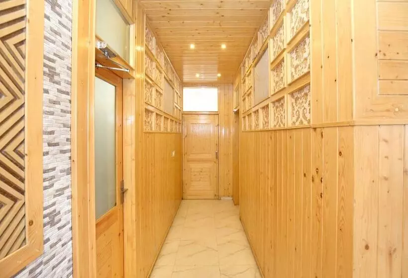 ホテル Oyo 12170 Home Luxury Rooms Rustic Villa Kasauli