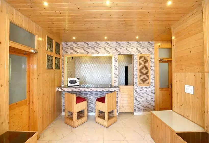 ホテル Oyo 12170 Home Luxury Rooms Rustic Villa Kasauli