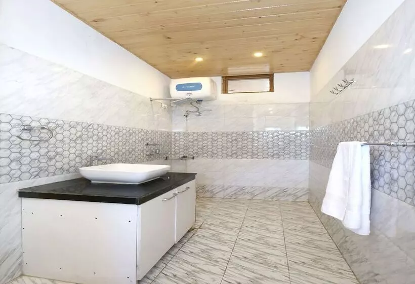 ホテル Oyo 12170 Home Luxury Rooms Rustic Villa Kasauli