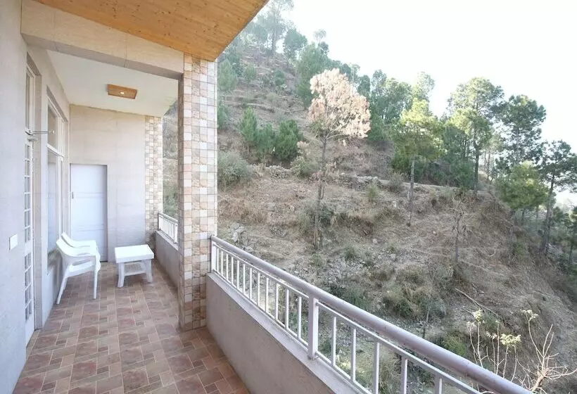 ホテル Oyo 12170 Home Luxury Rooms Rustic Villa Kasauli