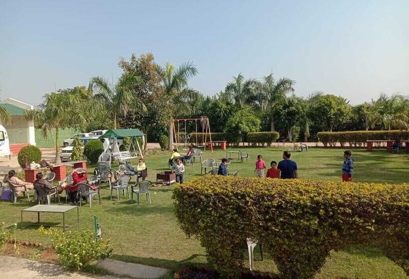 Отель Ranthambore Tiger Inn Comfort Resort