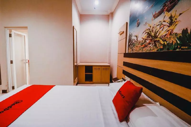 ホテル Reddoorz Plus Near Makassar Town Square