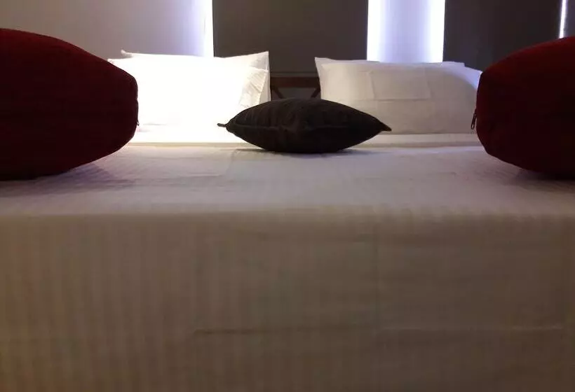 ペンション Lush Lakeside Villa