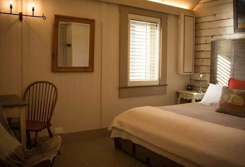 The Headwaters Eco Lodge