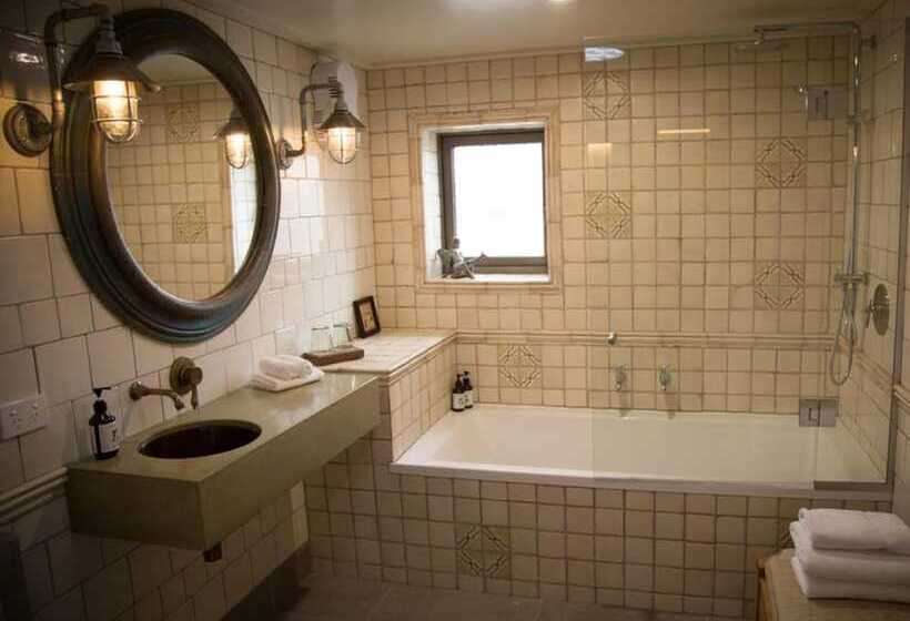 The Headwaters Eco Lodge