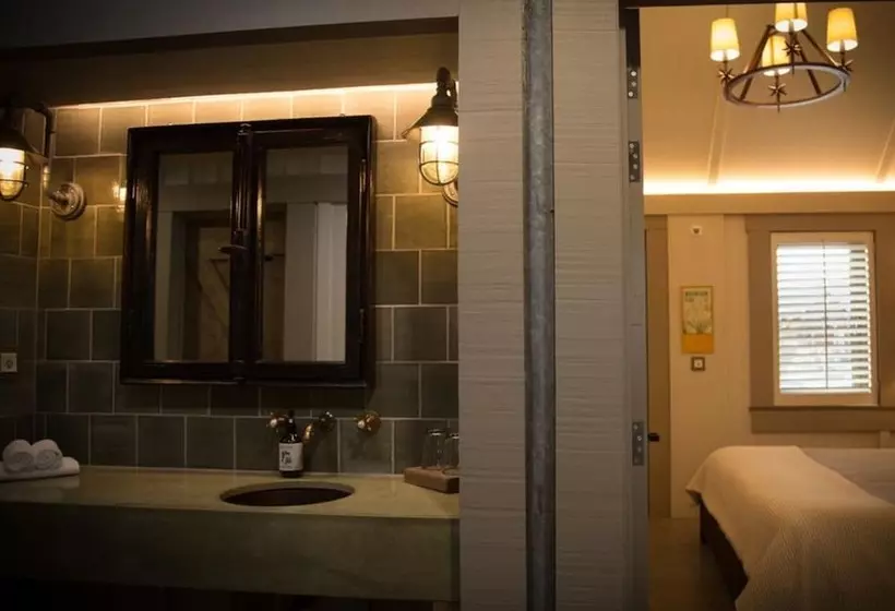 The Headwaters Eco Lodge