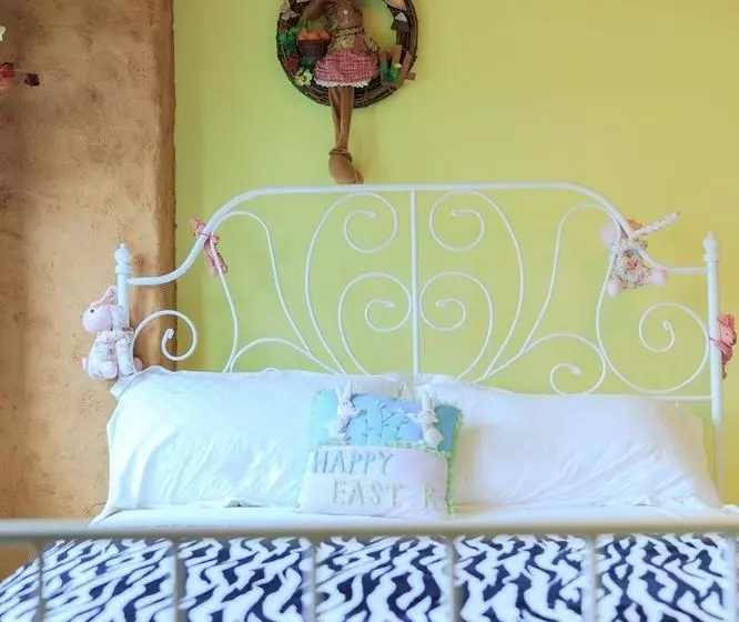 تختخواب و صبحانه Rabbit House