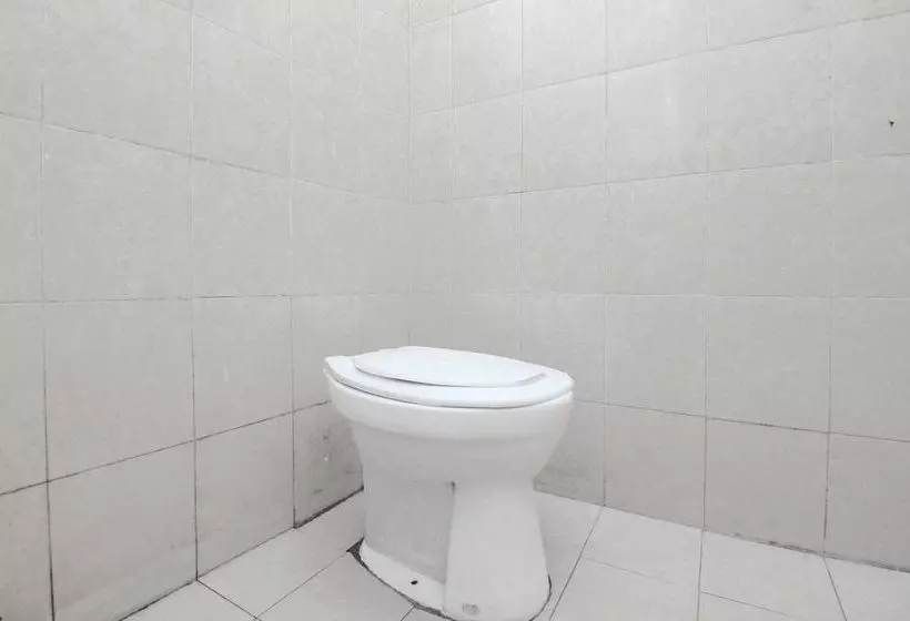 ホテル Airy Eco Bandara Mutiara Sis Aljufri 1 Palu