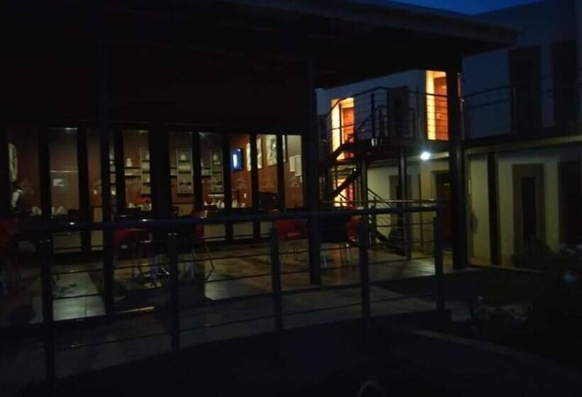 هتل Mahlakapese Guest Lodge