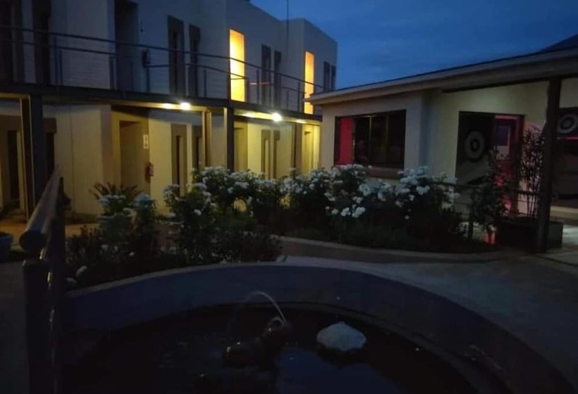 هتل Mahlakapese Guest Lodge