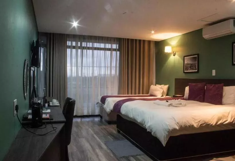 هتل Mahlakapese Guest Lodge