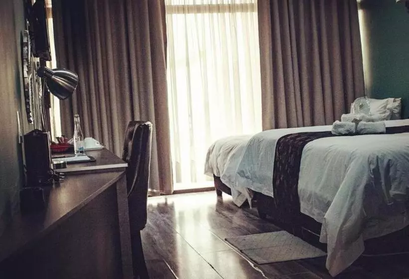 هتل Mahlakapese Guest Lodge