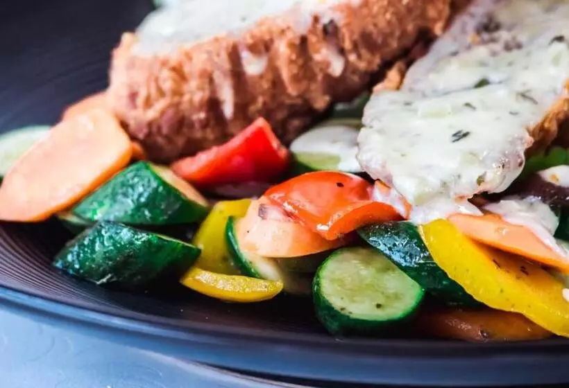 هتل Mahlakapese Guest Lodge