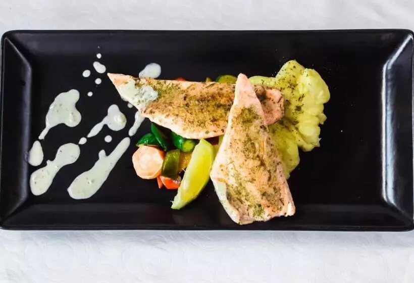 هتل Mahlakapese Guest Lodge