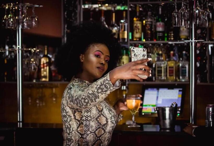 هتل Mahlakapese Guest Lodge