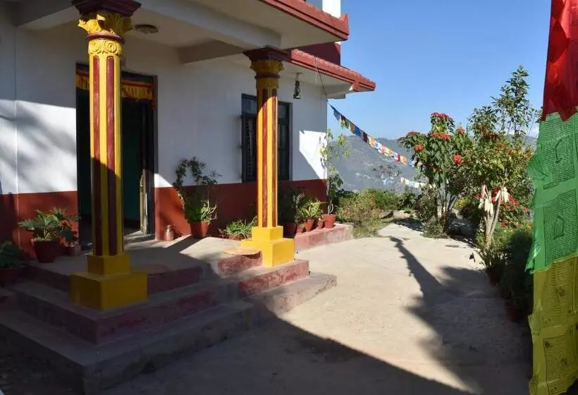 هتل Tashidelek Guest Lodge & House
