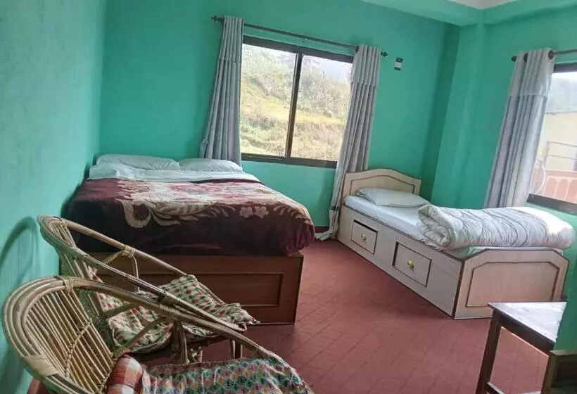 هتل Tashidelek Guest Lodge & House